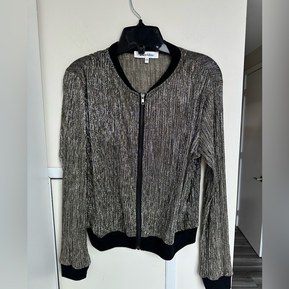 Alice Blue Metallic Gold Ribbed-Trim Top - Picture 3 of 8